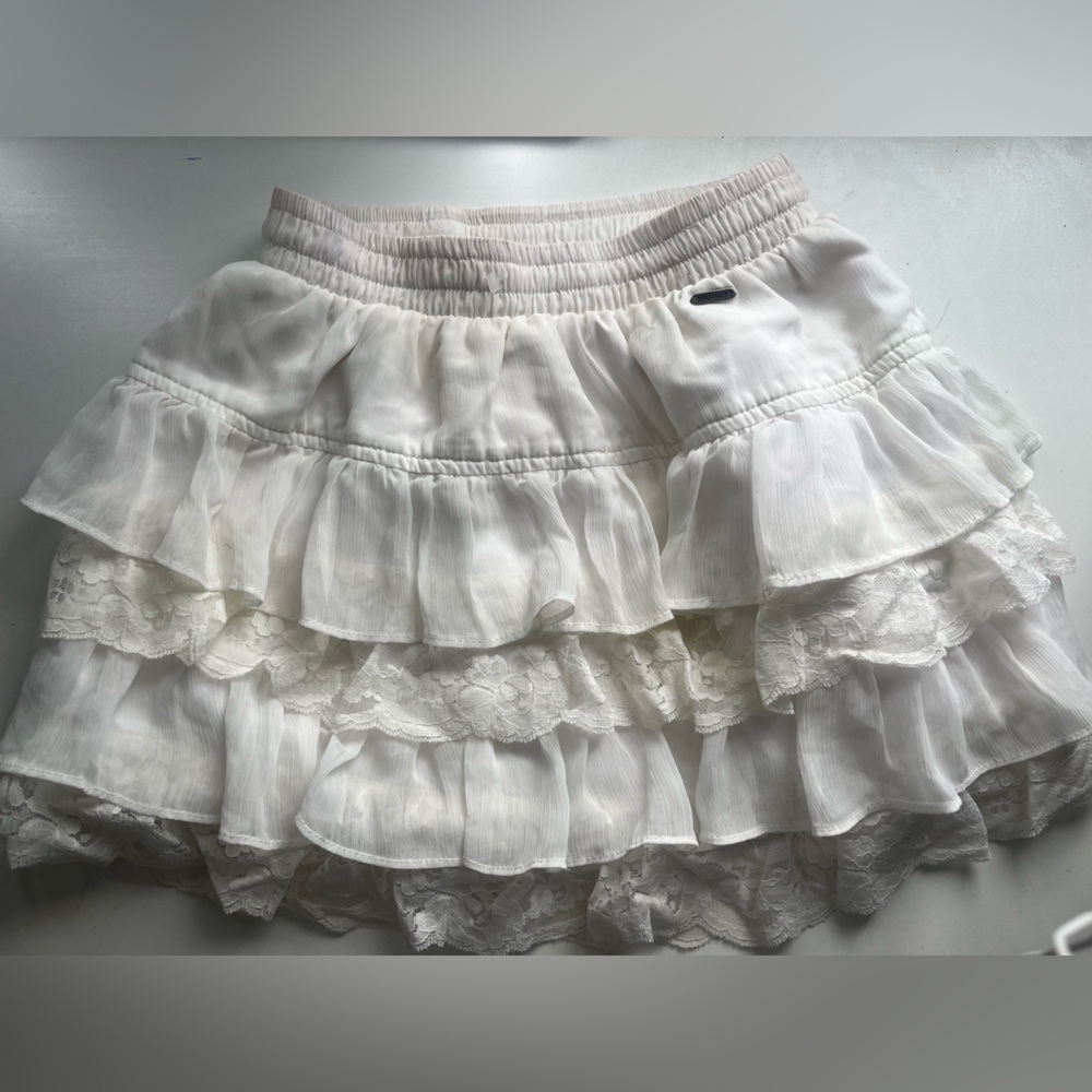 Discontinued Hollister White Ruffled Skirt with Lace Details